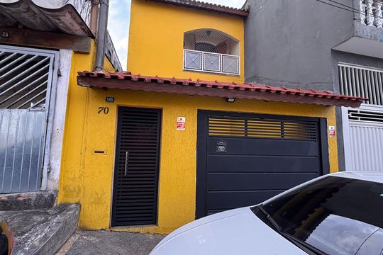 Fachada de casa à venda com 2 quartos, 270m² em Jardim Las Vegas, Guarulhos