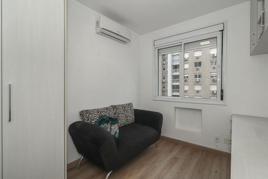 Quarto 2 de apartamento à venda com 2 quartos, 62m² em Vila Ipiranga, Porto Alegre