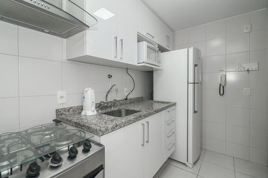 Cozinha de apartamento à venda com 2 quartos, 62m² em Vila Ipiranga, Porto Alegre