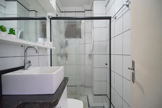 Banheiro de apartamento à venda com 3 quartos, 80m² em Rio dos Sinos, São Leopoldo