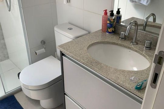 Banheiro de apartamento à venda com 1 quarto, 55m² em Lapa, São Paulo
