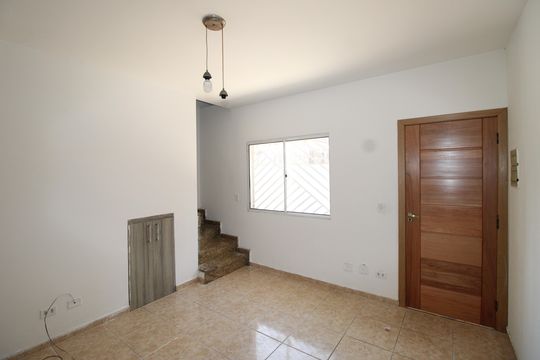 Sala de casa de condomínio para alugar com 2 quartos, 72m² em Itaquera, São Paulo