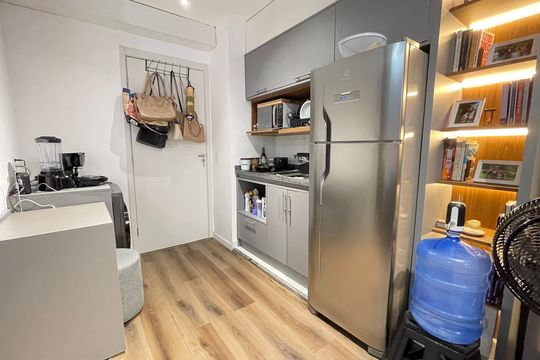 Cozinha de kitnet/studio para alugar com 1 quarto, 25m² em Butantã, São Paulo