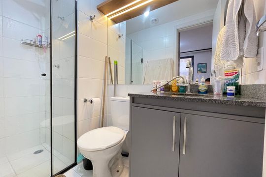 Banheiro de kitnet/studio para alugar com 1 quarto, 25m² em Butantã, São Paulo