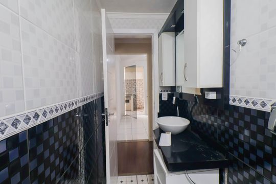 Banheiro Social de casa de condomínio à venda com 3 quartos, 100m² em Boqueirão, Curitiba