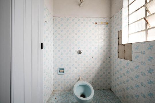 Banheiro de casa à venda com 1 quarto, 200m² em Vila Ré, São Paulo