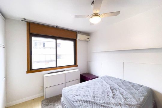 Quarto de apartamento para alugar com 3 quartos, 90m² em Santa Cecília, Porto Alegre