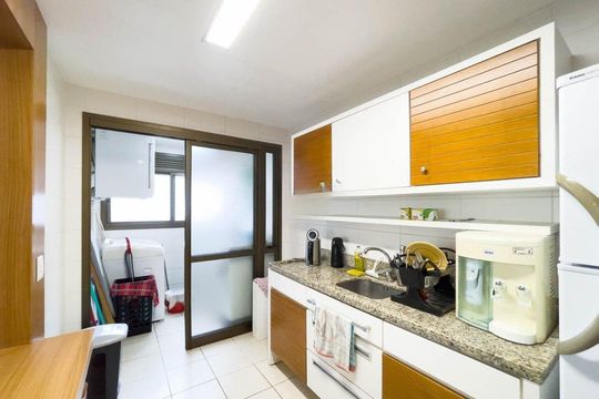 Cozinha de apartamento para alugar com 3 quartos, 90m² em Santa Cecília, Porto Alegre