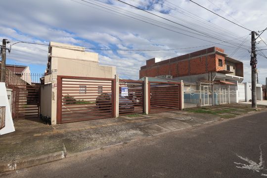 Fachada de casa de condomínio à venda com 3 quartos, 70m² em Olaria, Canoas