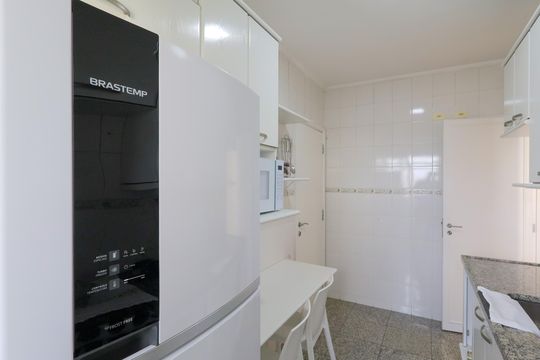 Cozinha de apartamento à venda com 2 quartos, 67m² em Moema, São Paulo