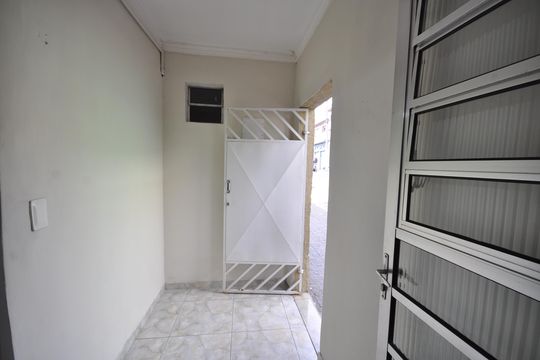 Hall de entrada de casa para alugar com 1 quarto, 70m² em Vila Ede, São Paulo