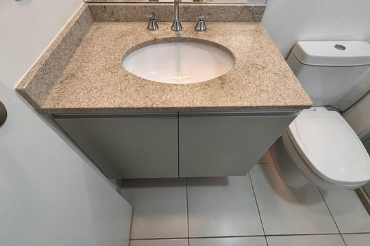 Banheiro de kitnet/studio à venda com 1 quarto, 33m² em Itaim Bibi, São Paulo