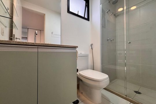 Banheiro de kitnet/studio à venda com 1 quarto, 33m² em Itaim Bibi, São Paulo