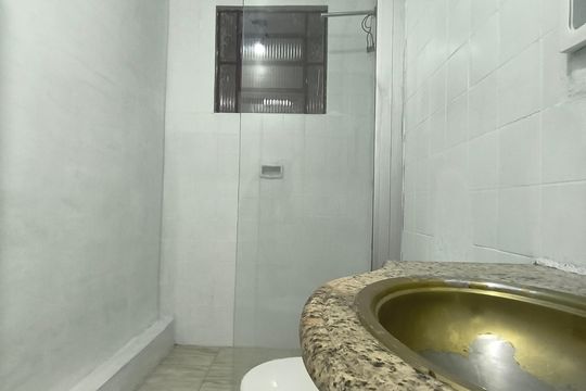 Banheiro de kitnet/studio para alugar com 1 quarto, 45m² em Minaslandia, Belo Horizonte