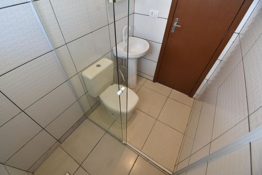 Banheiro de kitnet/studio para alugar com 1 quarto, 30m² em Cachoeira, Curitiba