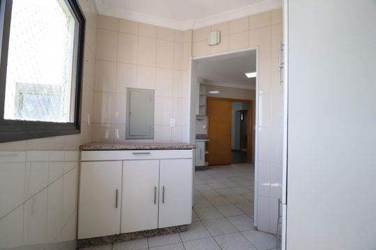 Área de Serviço de apartamento para alugar com 4 quartos, 359m² em Osvaldo Rezende, Uberlândia