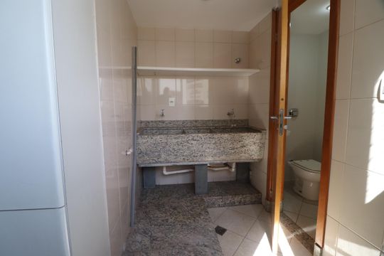 Área de Serviço de apartamento para alugar com 4 quartos, 359m² em Osvaldo Rezende, Uberlândia