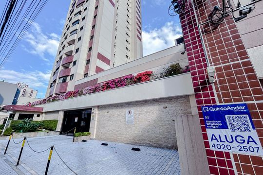 Fachada com Plaquinha de apartamento para alugar com 2 quartos, 67m² em Tatuapé, São Paulo