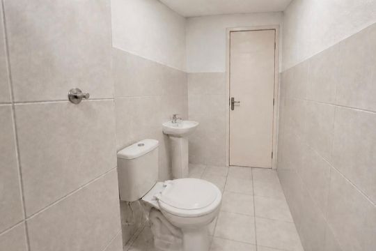 Banheiro de apartamento para alugar com 2 quartos, 45m² em Guaratiba, Rio de Janeiro