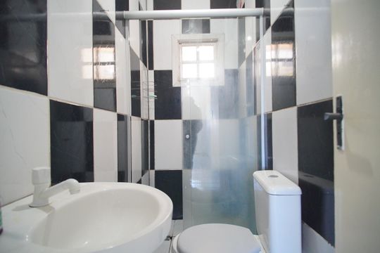 banheiro de apartamento para alugar com 1 quarto, 50m² em Vila Nova, Novo Hamburgo
