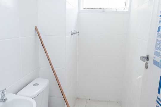 Banheiro social  de apartamento para alugar com 2 quartos, 40m² em Santíssimo, Rio de Janeiro