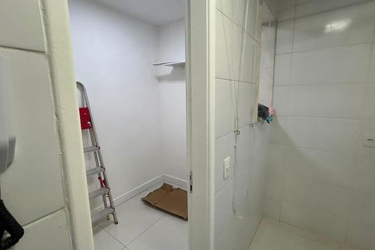 Banheiro de apartamento para alugar com 2 quartos, 40m² em Santíssimo, Rio de Janeiro