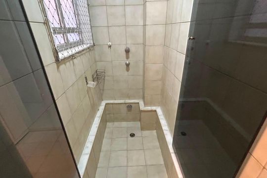 Banheiro de apartamento para alugar com 2 quartos, 40m² em Santíssimo, Rio de Janeiro