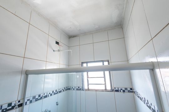 Banheiro de casa para alugar com 3 quartos, 63m² em Jardim Santa Marina, Jacareí