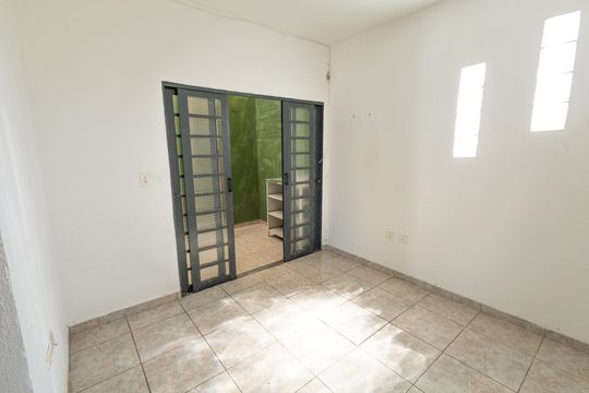 Casa para alugar com 3 quartos, 63m² em Jardim Santa Marina, Jacareí