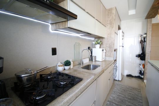 Cozinha de apartamento para alugar com 3 quartos, 136m² em Taquara, Rio de Janeiro