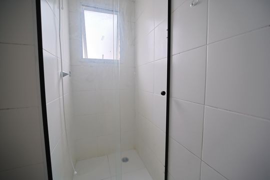 Banheiro de apartamento para alugar com 1 quarto, 29m² em Vila Ré, São Paulo