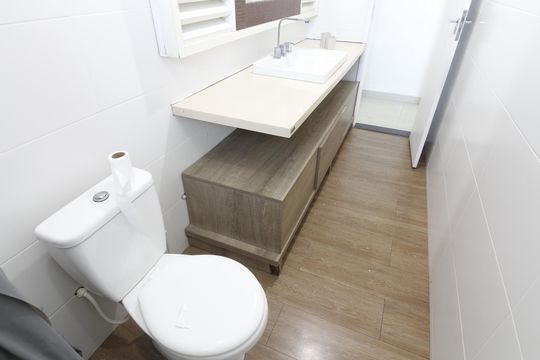 Banheiro de apartamento para alugar com 1 quarto, 30m² em Jardim Esperança, Cabo Frio
