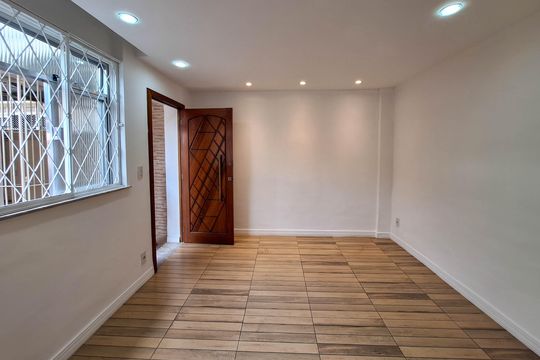 Sala de apartamento à venda com 2 quartos, 68m² em Santa Rosa, Niterói