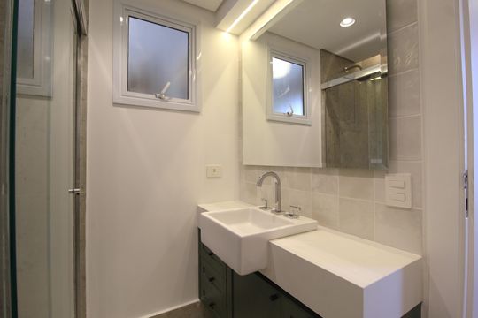 Banheiro da Suíte de apartamento à venda com 2 quartos, 79m² em Itaim Bibi, São Paulo