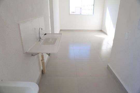 Cozinha e área de serviço de apartamento para alugar com 2 quartos, 39m² em Residencial Frei Galvão, Goiânia