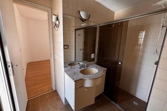 Banheiro suíte  de apartamento à venda com 3 quartos, 110m² em Alphaville, Barueri