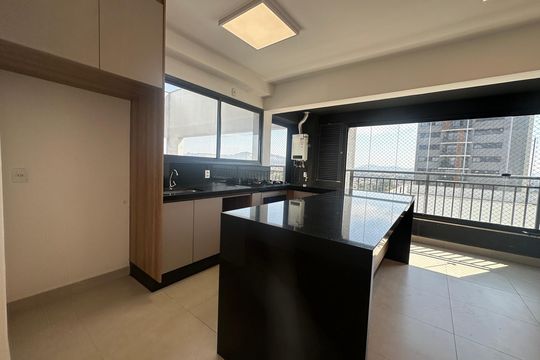 Cozinha de apartamento para alugar com 2 quartos, 140m² em Alphaville, Barueri