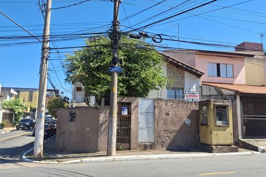 Fachada de casa à venda com 3 quartos, 211m² em Centro, Guarulhos