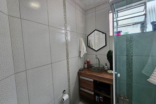 Banheiro de apartamento à venda com 2 quartos, 66m² em Parque das Nações, Santo André