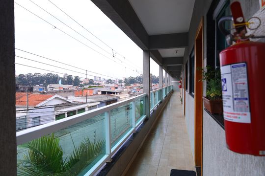 Área comum - Saguão do andar de casa de condomínio para alugar com 1 quarto, 30m² em Parque Guarani, São Paulo