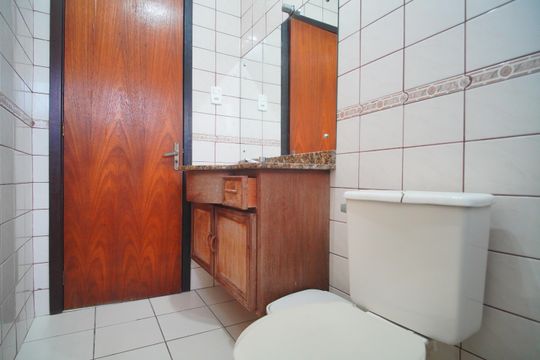 Banheiro de casa de condomínio para alugar com 3 quartos, 117m² em Campestre, São Leopoldo