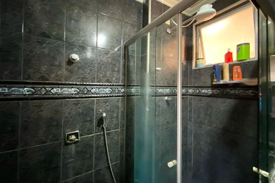 Banheiro de apartamento à venda com 2 quartos, 70m² em Carlos Prates, Belo Horizonte