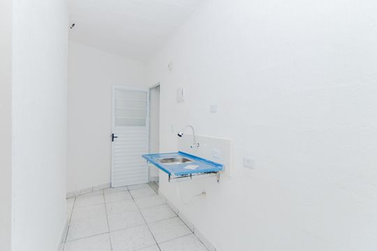 Cozinha de casa para alugar com 1 quarto, 23m² em Jardim Santa Cecilia, Guarulhos