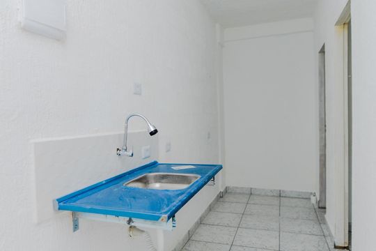 Cozinha de casa para alugar com 1 quarto, 23m² em Jardim Santa Cecilia, Guarulhos
