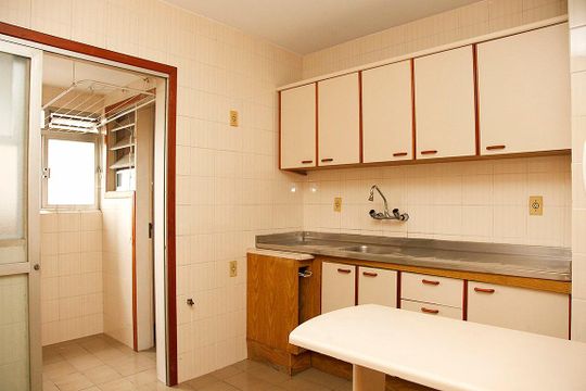 Cozinha/Área de serviço de apartamento à venda com 2 quartos, 74m² em Floresta, Porto Alegre