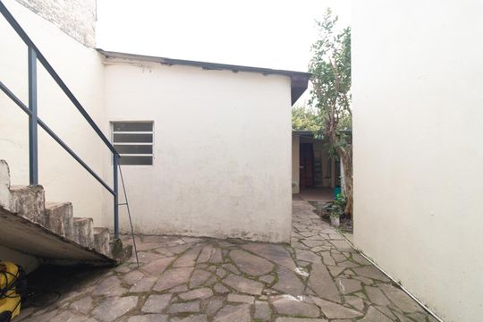 Quintal de casa à venda com 5 quartos, 200m² em Partenon, Porto Alegre
