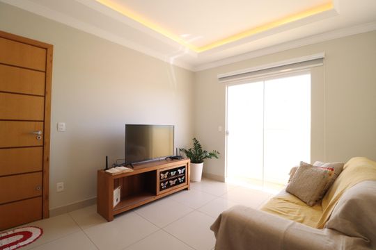 Sala de apartamento para alugar com 2 quartos, 60m² em Jardim Inconfidência, Uberlândia