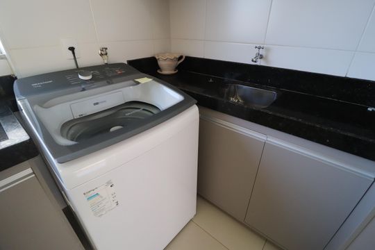 Cozinha e Área de Serviço de apartamento para alugar com 2 quartos, 60m² em Jardim Inconfidência, Uberlândia