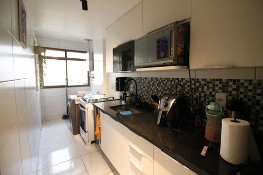Cozinha de apartamento para alugar com 3 quartos, 72m² em Curicica, Rio de Janeiro