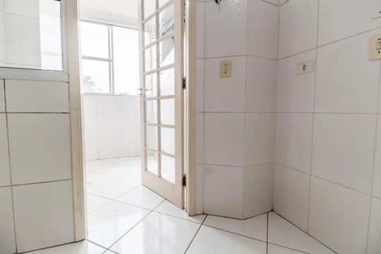 Cozinha de apartamento à venda com 2 quartos, 55m² em Jardim Sao Luiz, Barueri